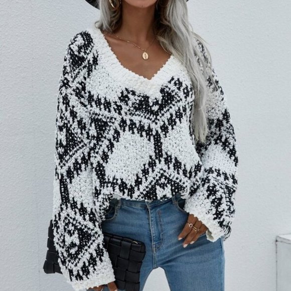 MODERN DOLLZ Printed V-neck Sweater Top - Picture 2 of 6